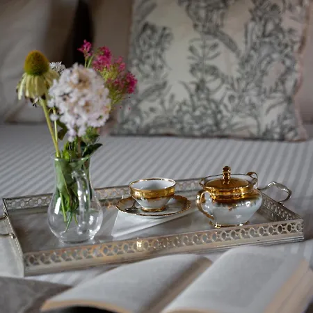 Peaceful Luxury - Stunning Alps Views Апартаменты *